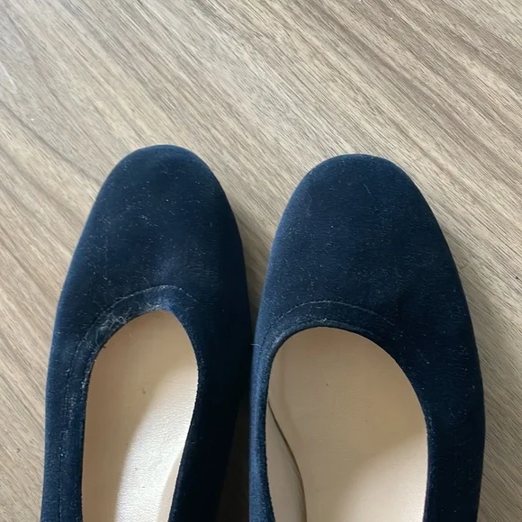 Everlane Velvet Day Heel in Navy, Size 8 - Picture 4 of 5